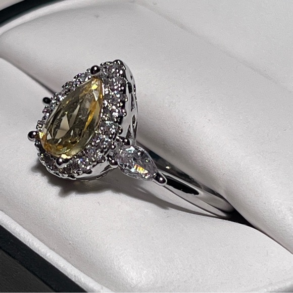 925 Sterling Silver Pear-Shaped Yellow Engagement Ring - Picture 7 of 12